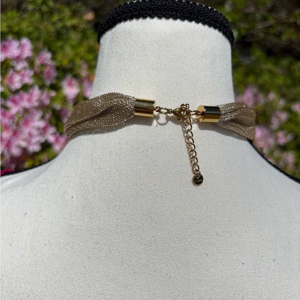 Vintage Gold Mesh Heart Pendant Necklace. Excellent condition. Statement piece - Picture 6 of 6